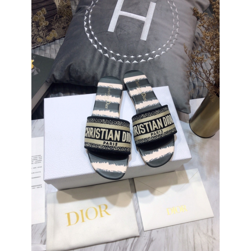 ch**an D*or slippers